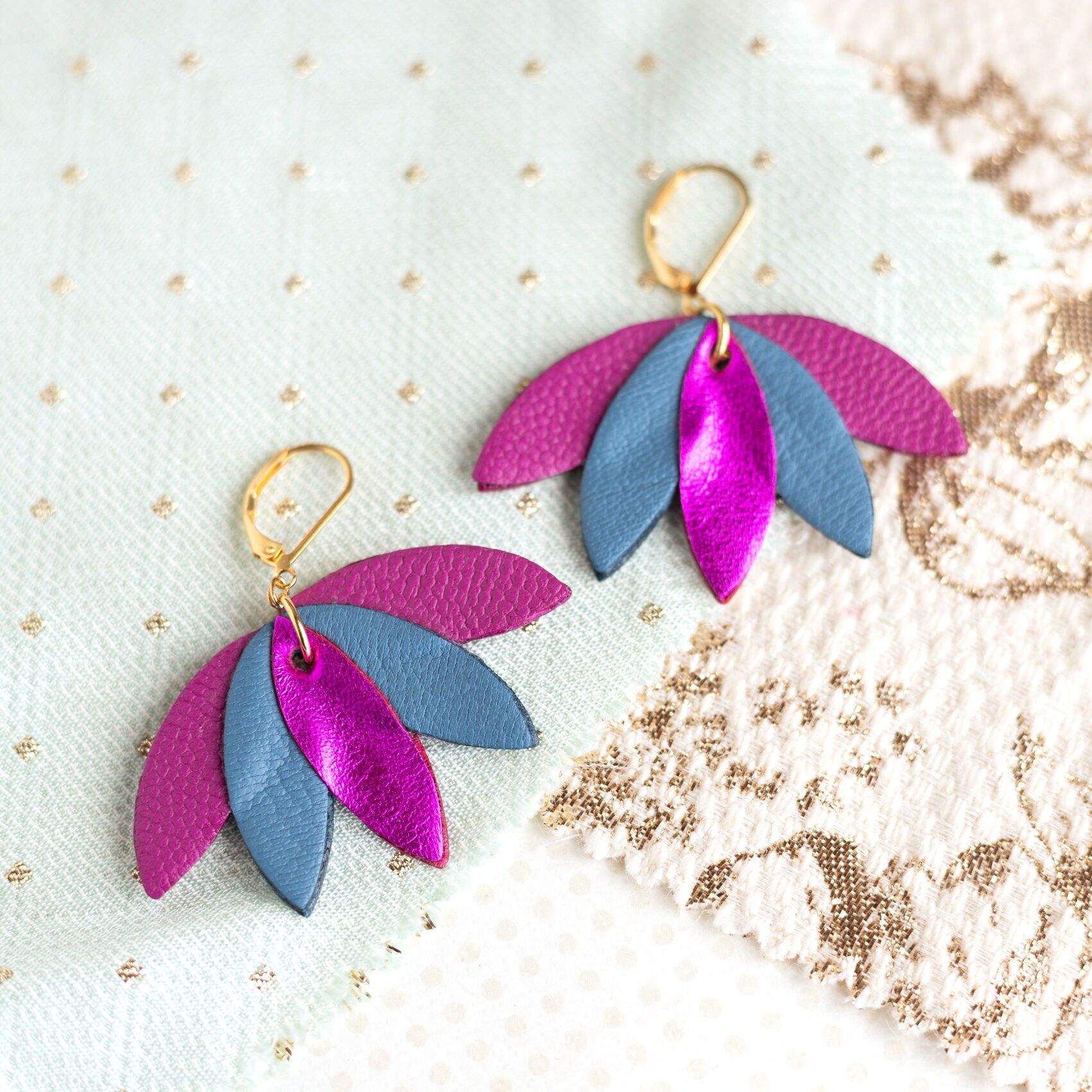 Orecchini a forma di palma - Pelle viola bizantina, blu fiordaliso, fucsia metallizzato