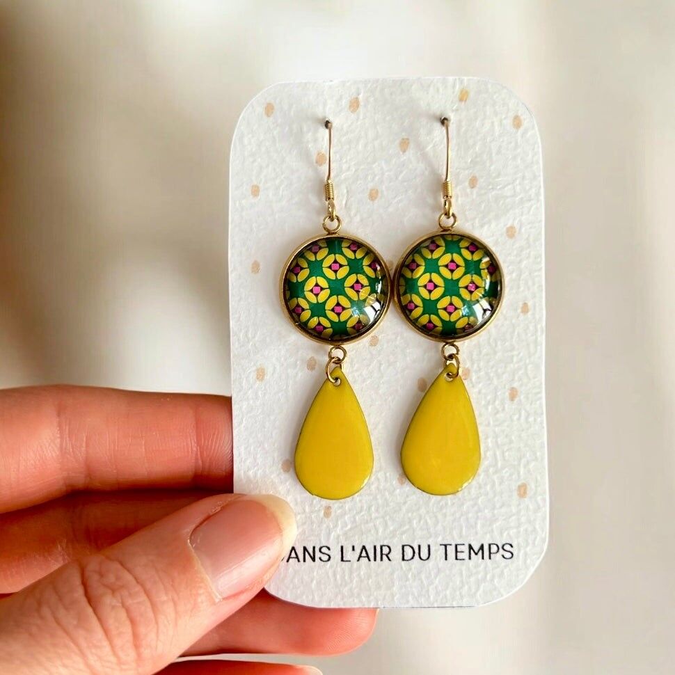 BOUCLES D'OREILLES pendantes motif géométrique vert jaune et violet, finition dorée ou argentée