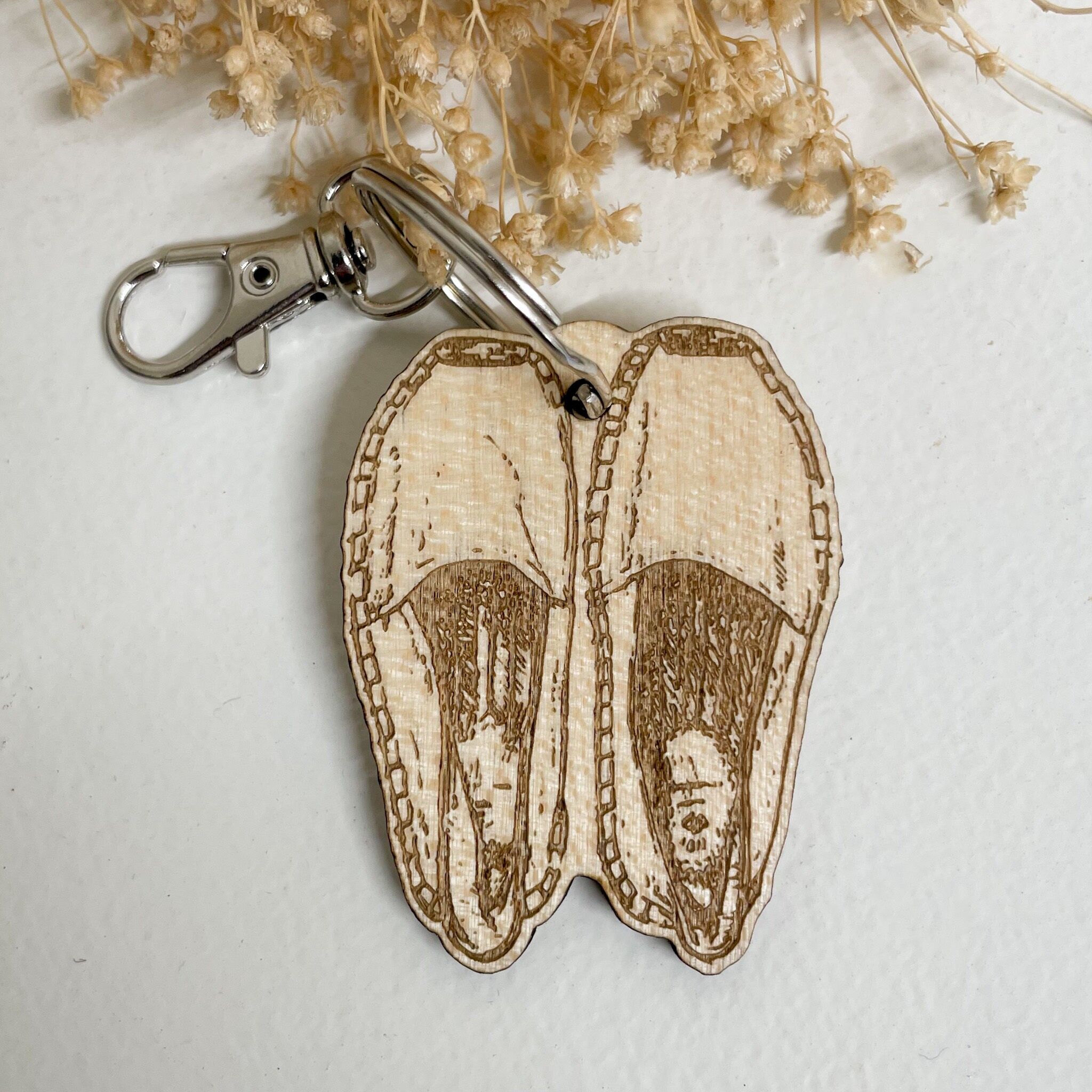 Customizable wooden Basque Country espadrille key ring