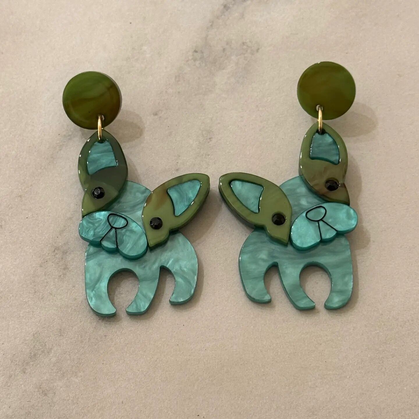 Orecchini pop in acrilico con bulldog francese