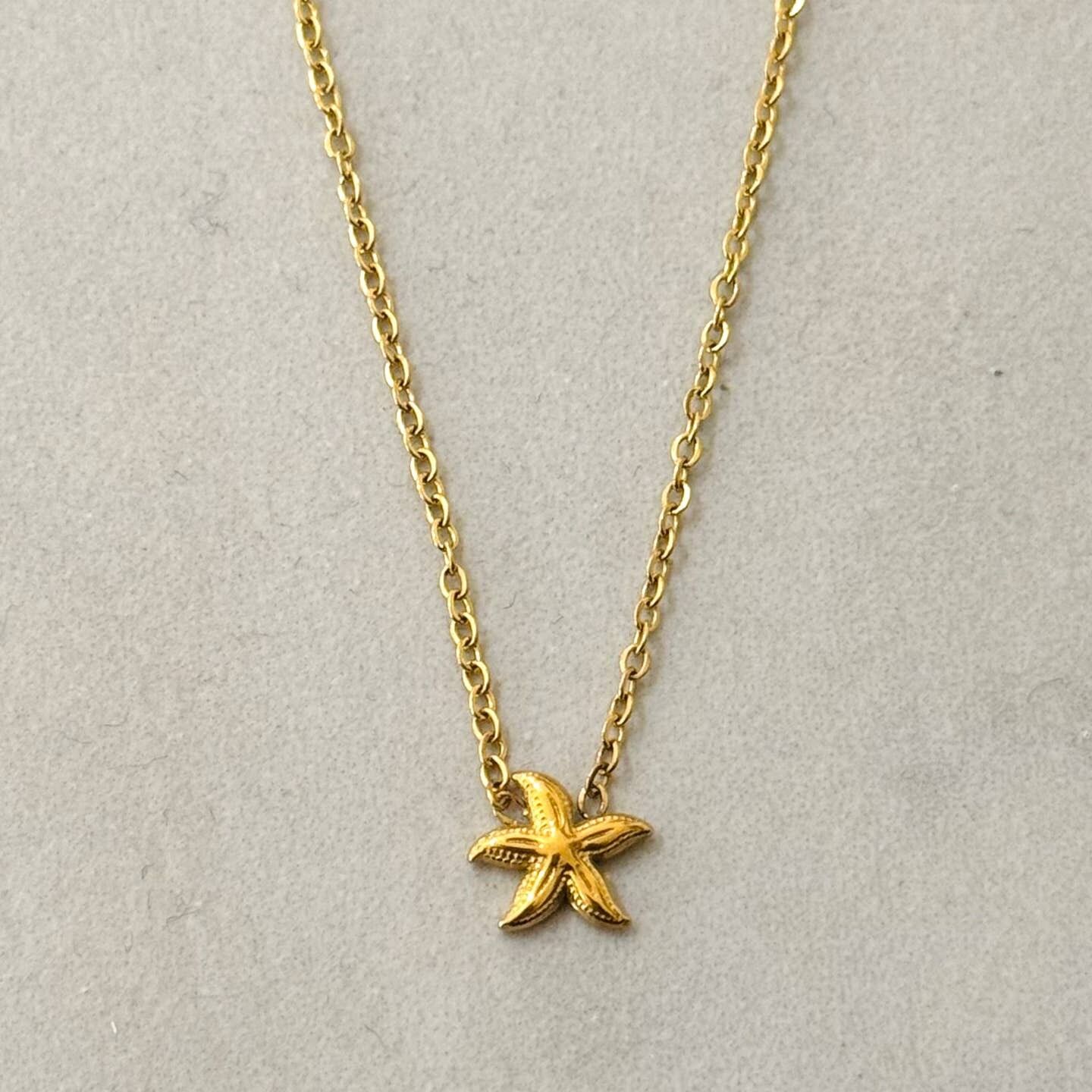 Collana estiva minimale con stella marina