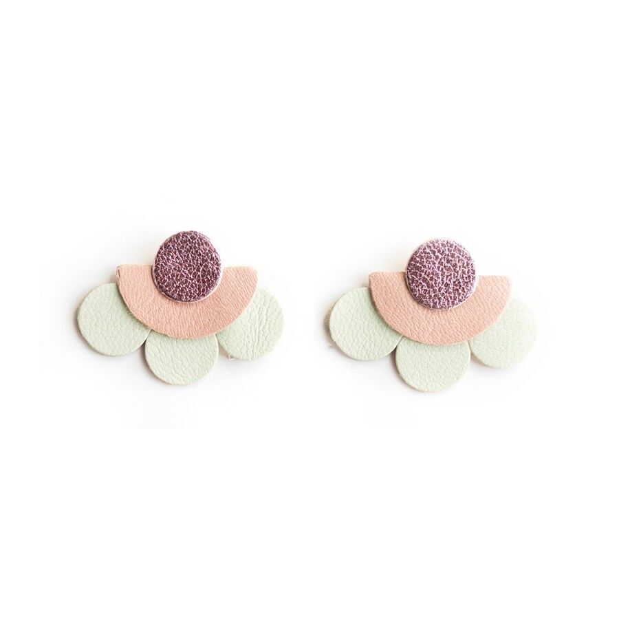 Boucles d'oreilles puces Grandes Fleurs - cuir rose métallisé, rose chair, blanc-vert