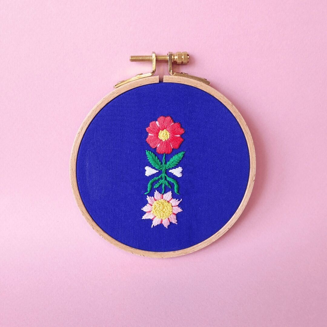 Stickset „Blumen in Liebe“ | Moderne Frühlingsblumenmuster | Von Camille Cauvez | Anfängerlevel | 8 x 3 cm