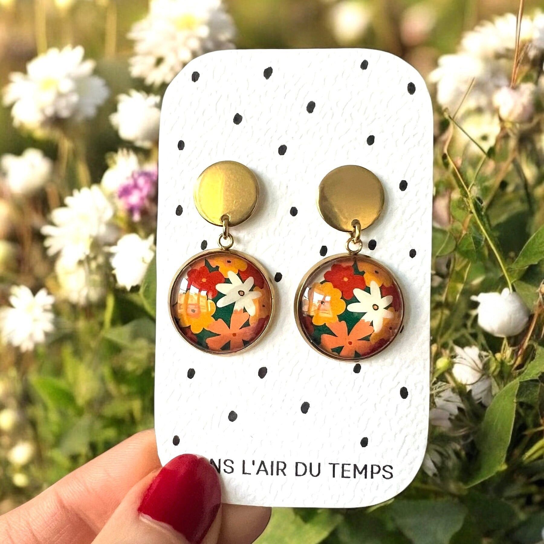 Boucles d'oreilles fleurs oranges sur fond vert finition dorée ou argentée