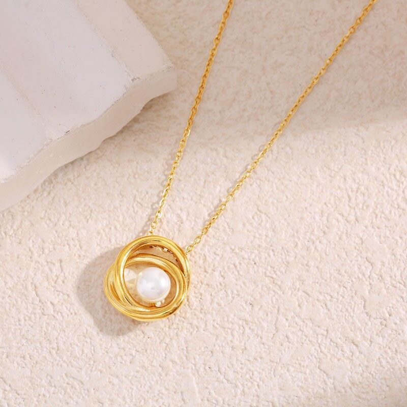 Collana con catena in oro fino con sfera intrecciata e perla bianca