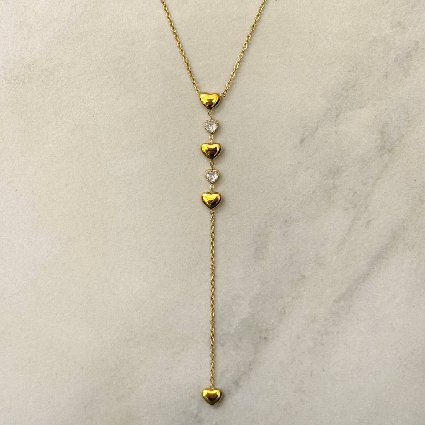 Collana lunga a forma di cuore minimale