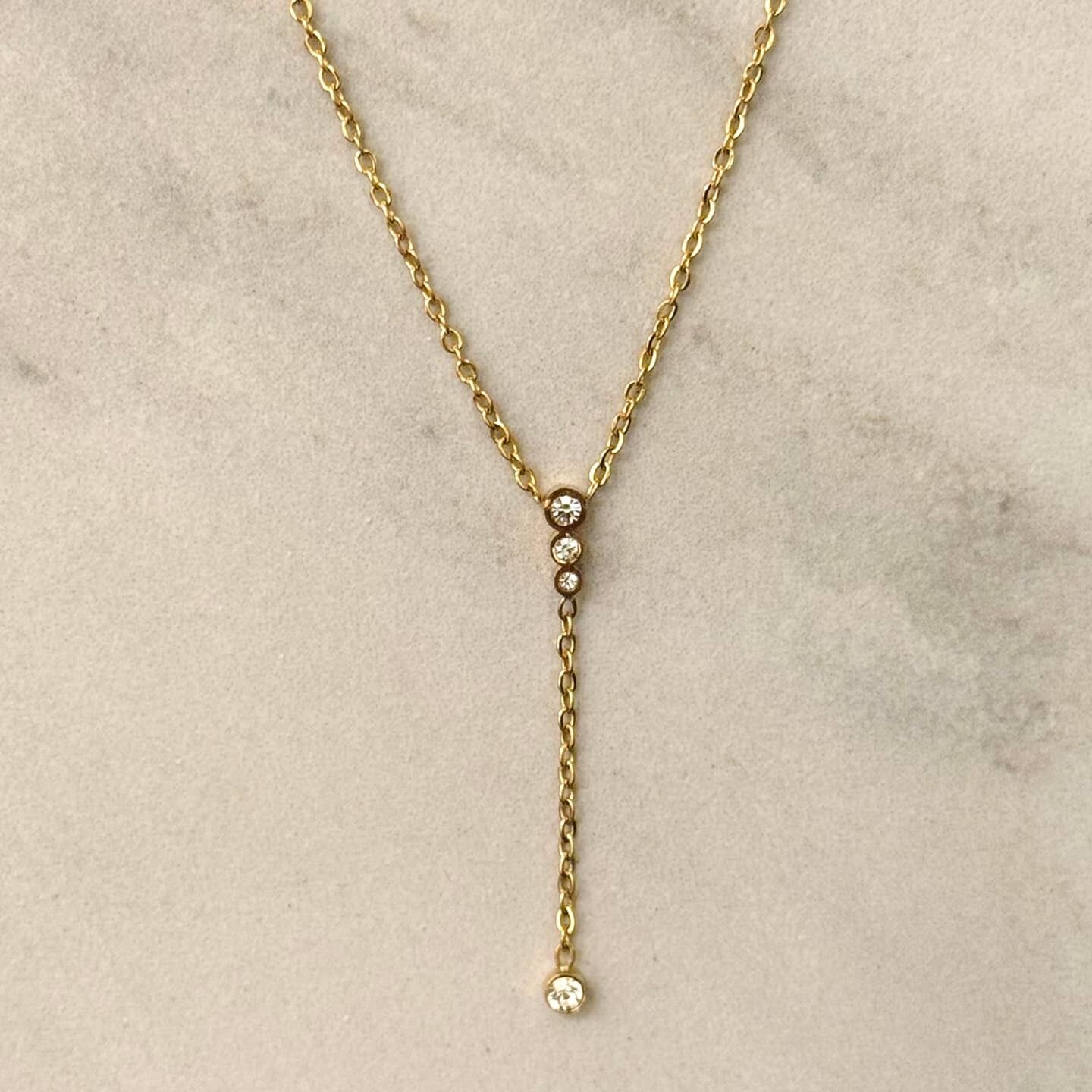 Collana Som Minimal con zirconi bianchi