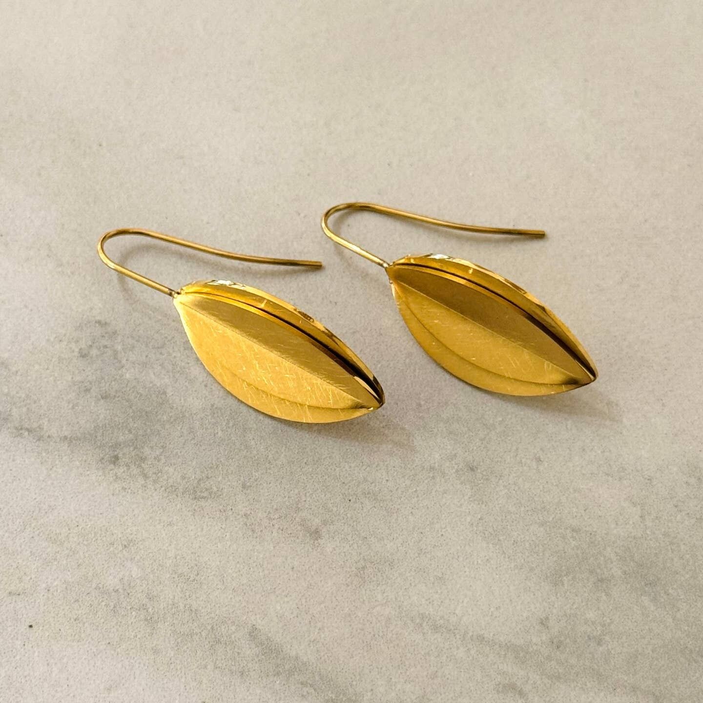 Orecchini Hanna in oro spazzolato