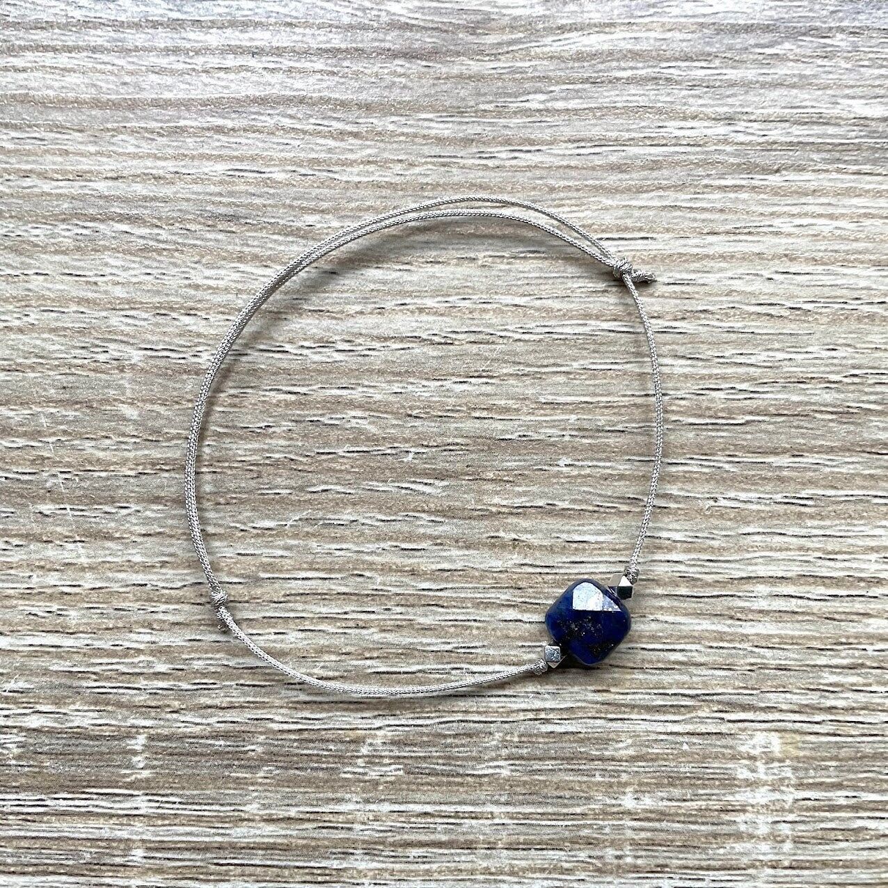 Carrie Silber Lapislazuli verstellbares Kordelarmband