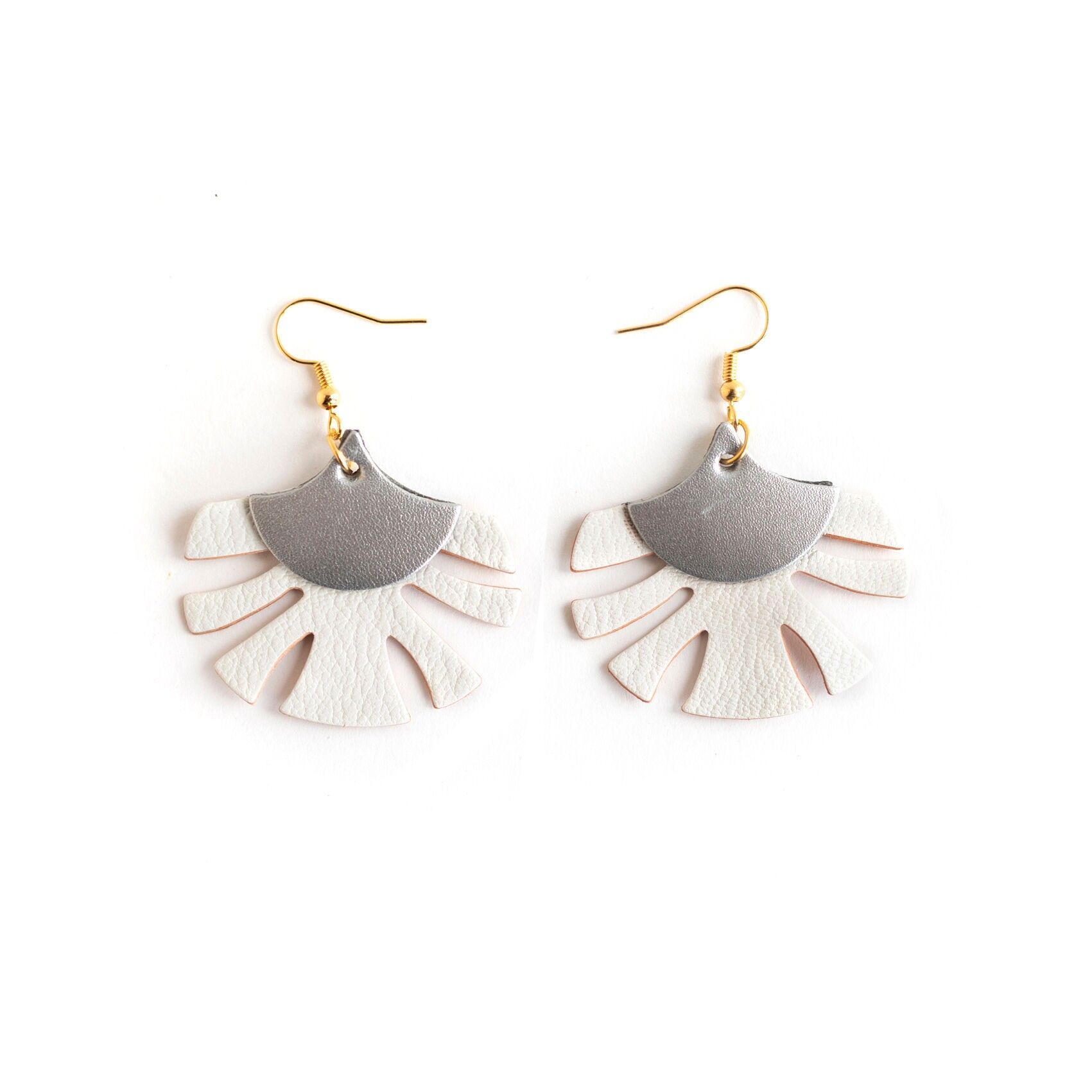 Boucles d'oreilles Palmes - cuir argent et blanc cassé