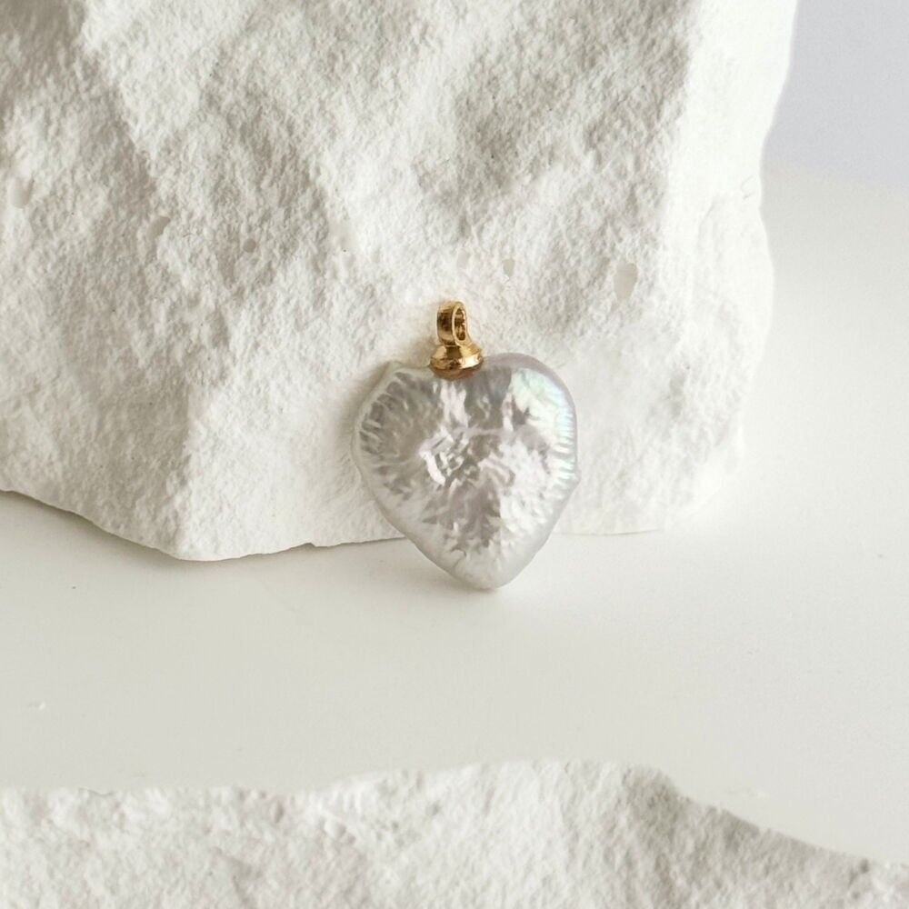 Charm Ray - Natürliche Süßwasserperle / Unregelmäßige Herzform