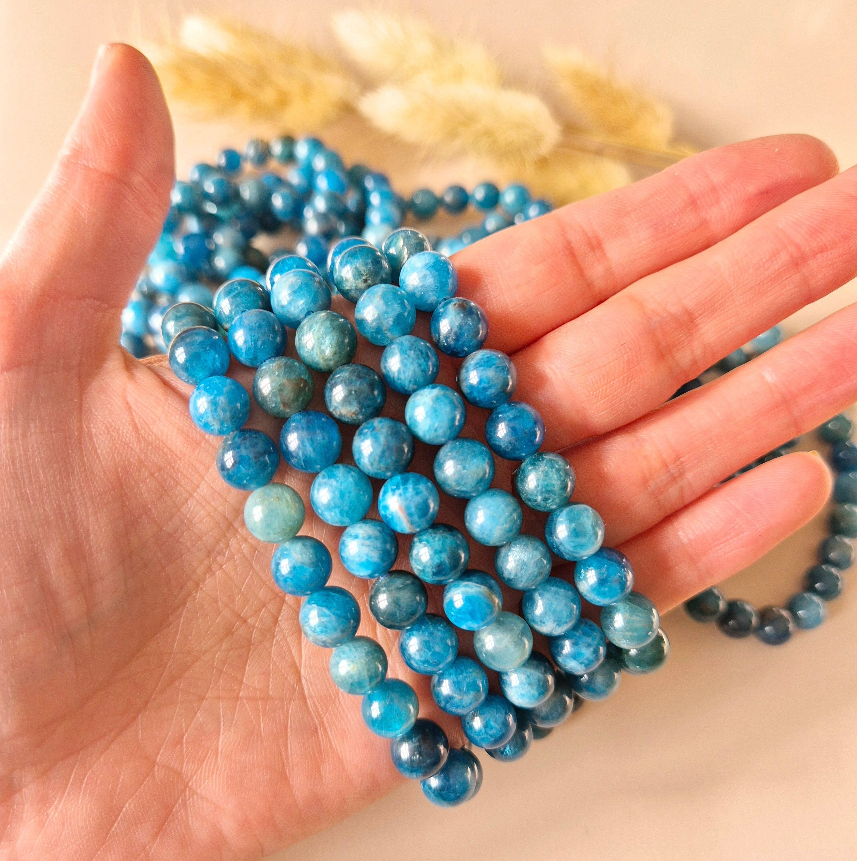 Gemstone bracelet with 8mm round beads - Blue Apatite