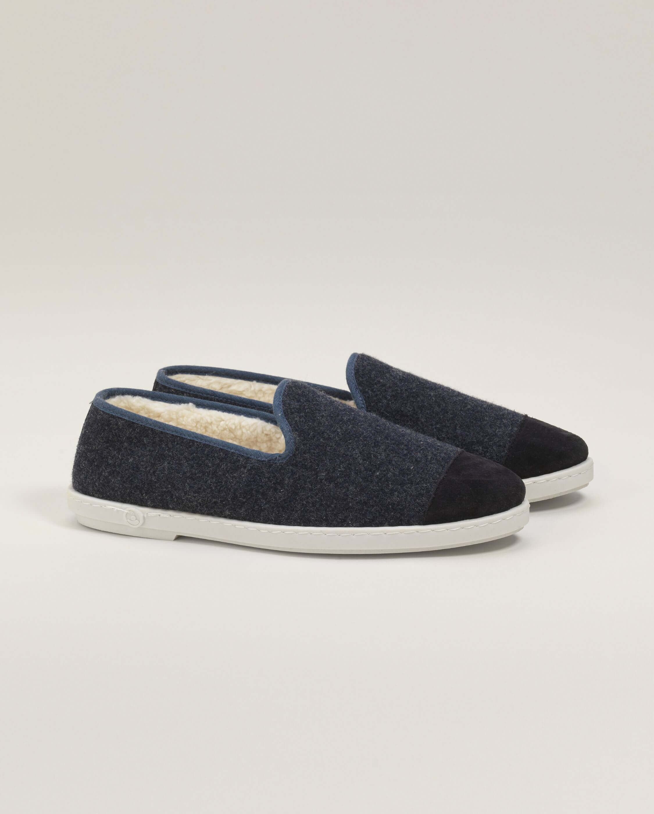 Herren-Slipper in limitierter Auflage, Marineblaue Jeans