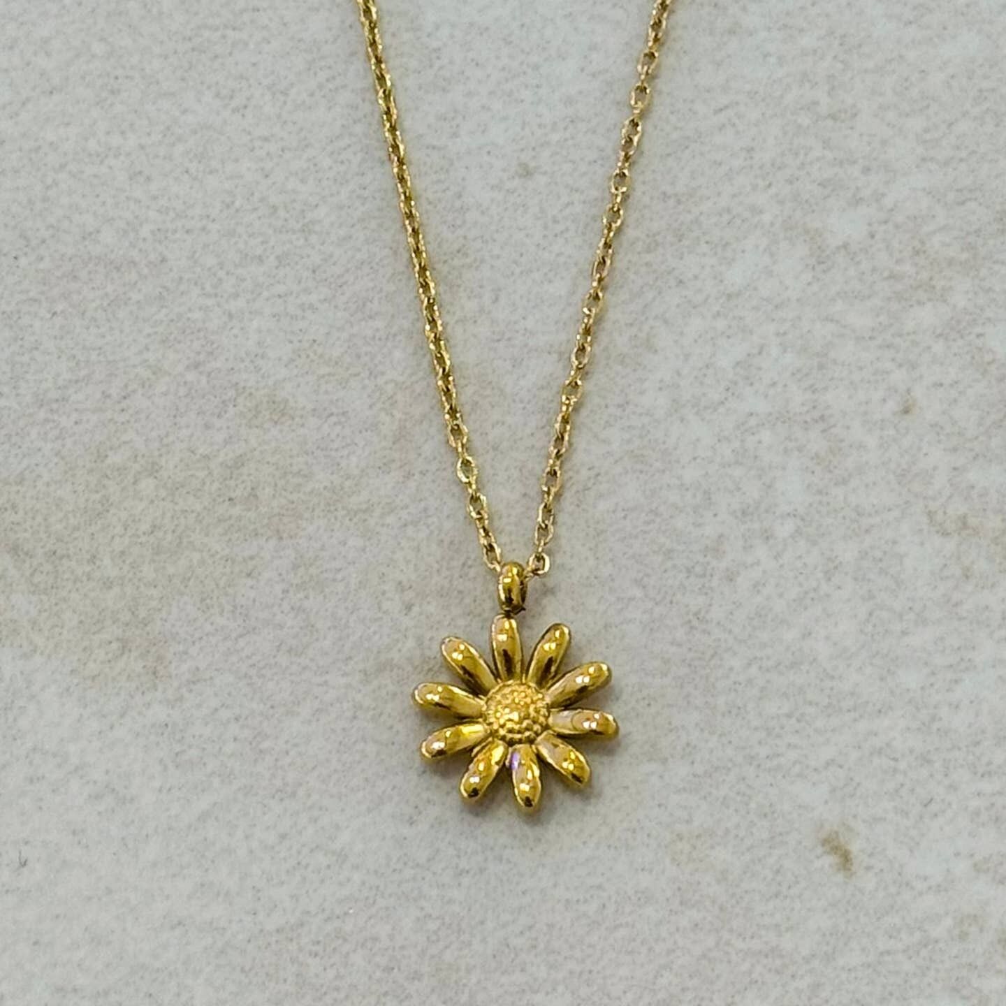 Collana floreale minimale con girasole