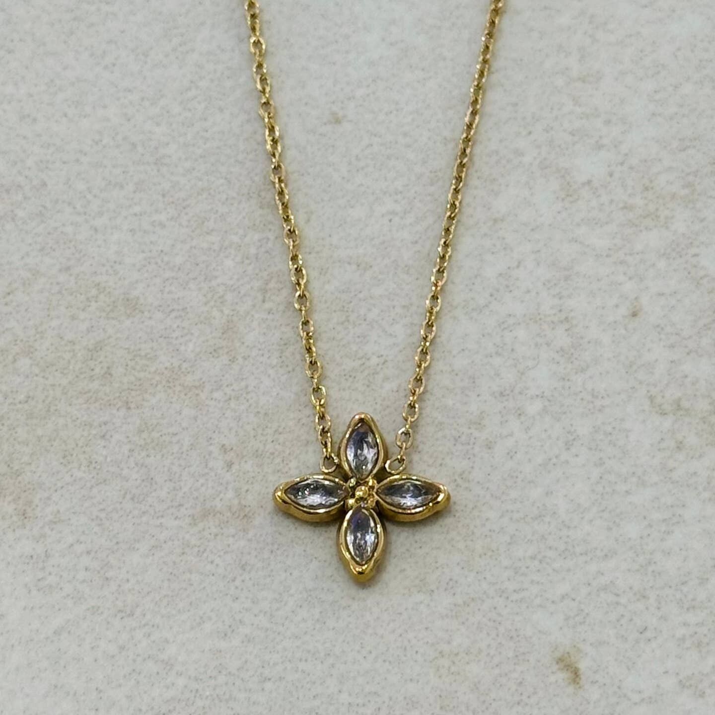 Collana floreale minimale con zirconi bianchi