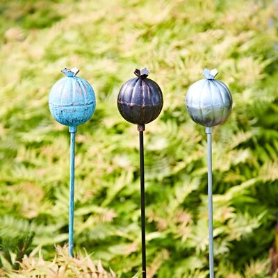 Décoration de jardin en fer recyclé avec tête de pavot