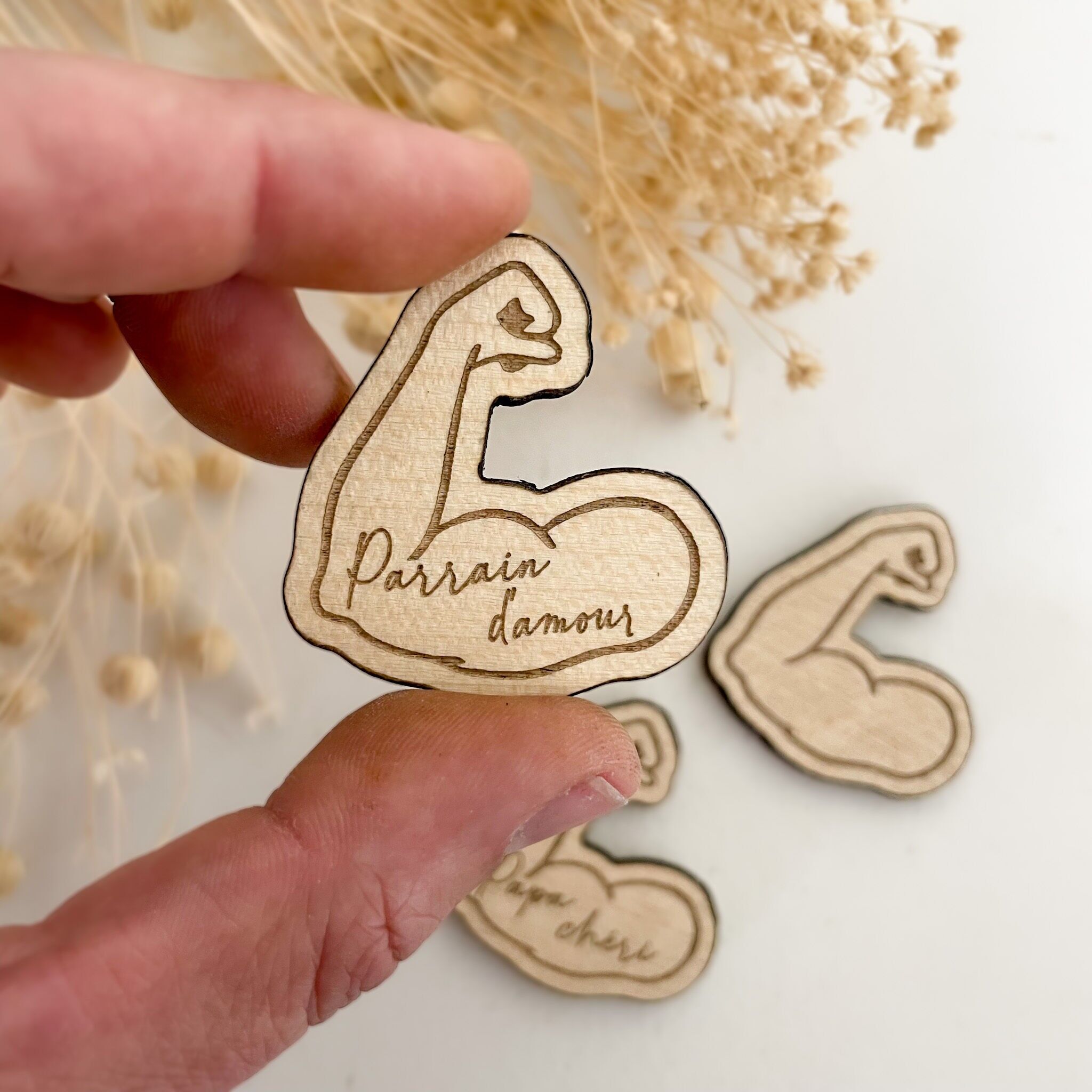 Imán de brazo musculoso de madera personalizable para el Día del Padre