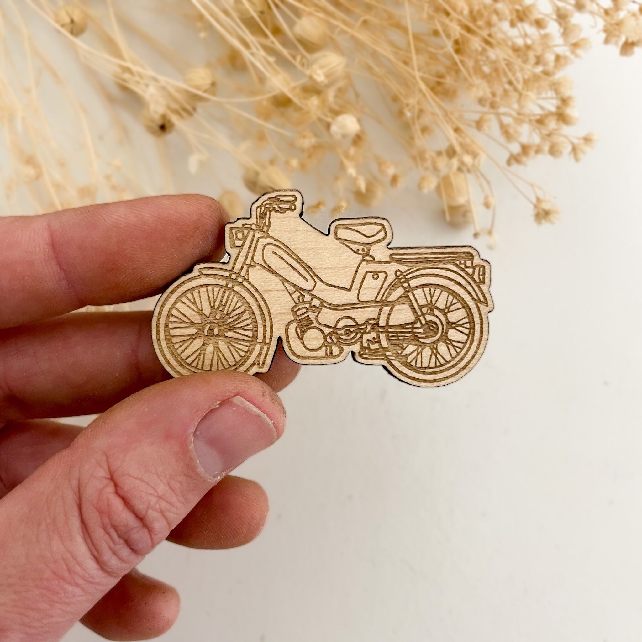 Imán de ciclomotor de madera