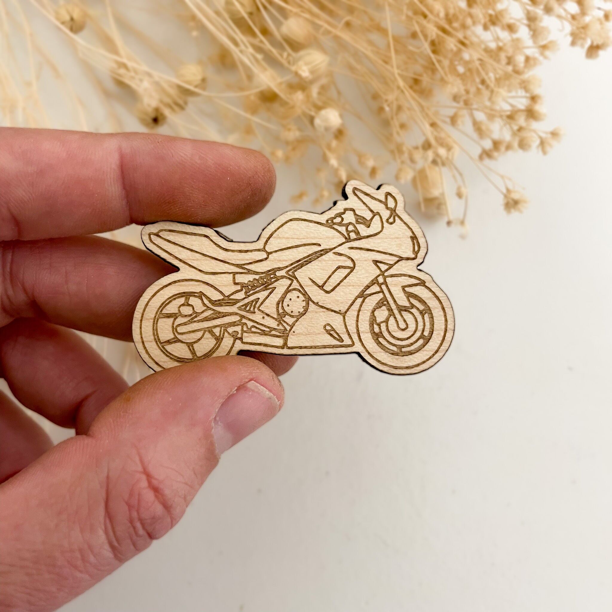 Imán de madera con forma de motocicleta de carreras