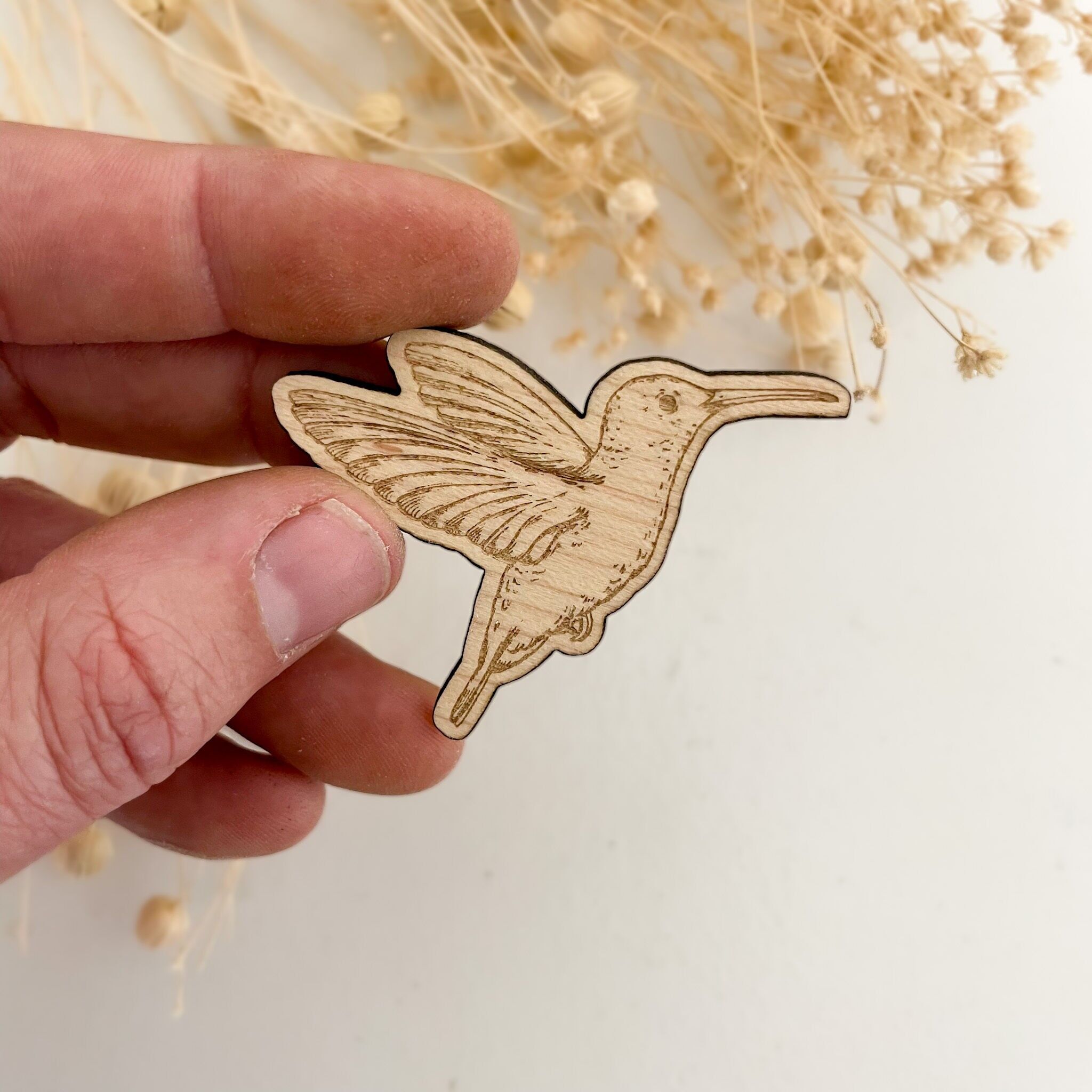 Imán de madera con forma de colibrí