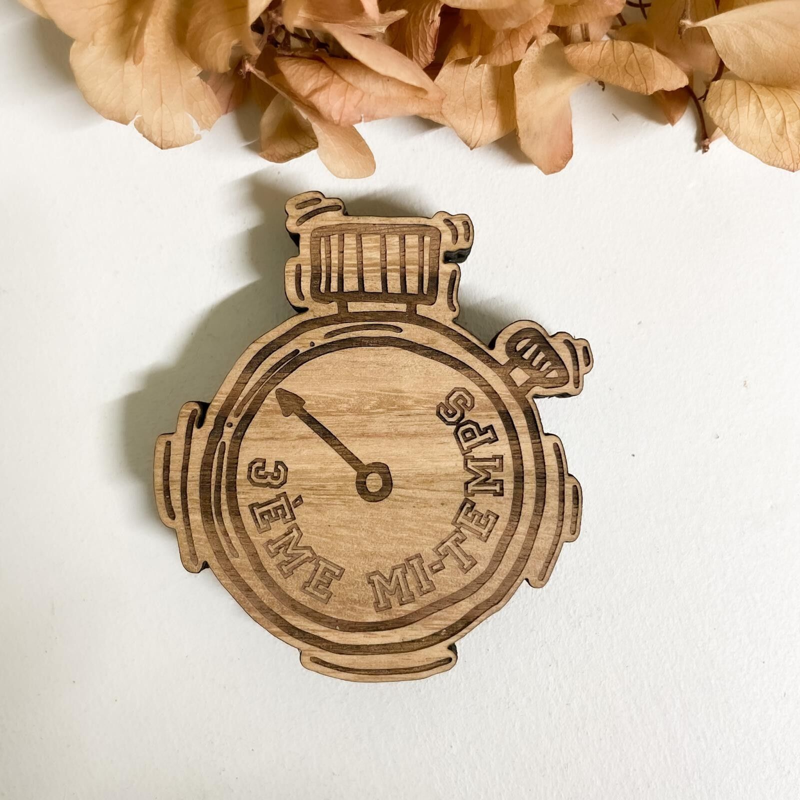 Abrebotellas de madera con cronógrafo