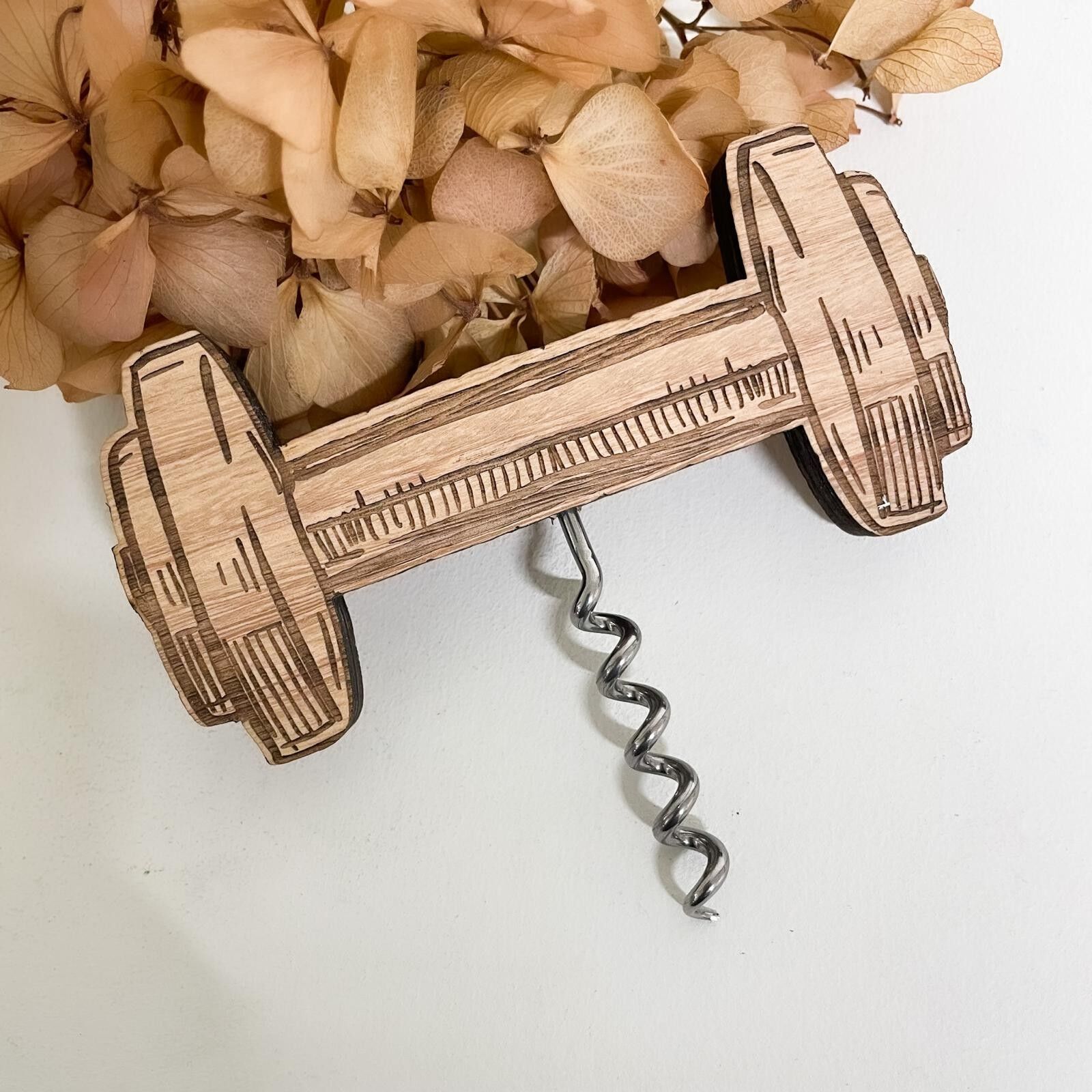 Sacacorchos con mancuernas de madera