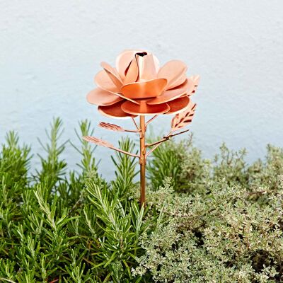 Estaca de jardín de rosas de cobre y metal reciclado
