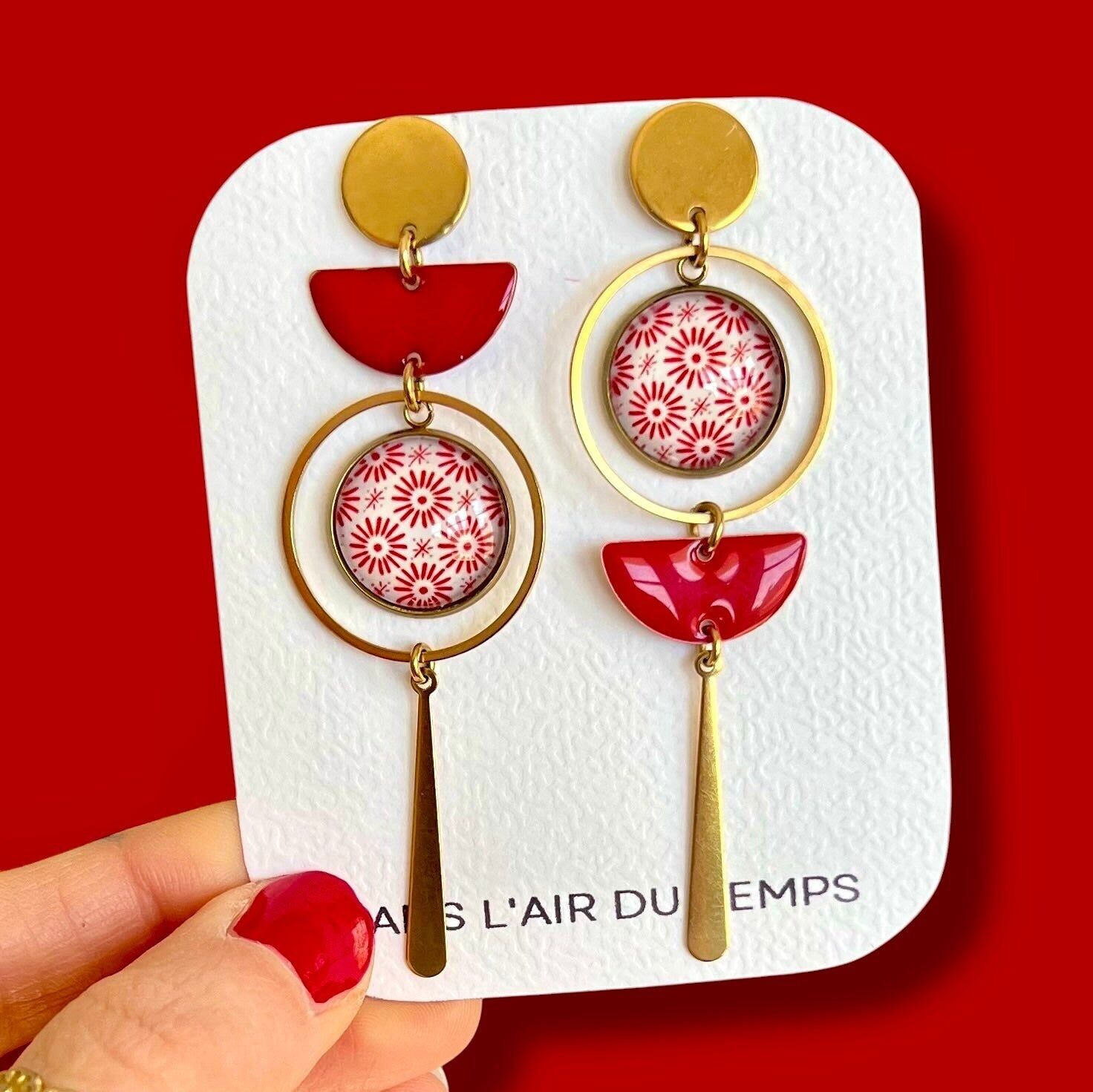 Asymmetrical earrings with red and white pattern, gold or silver finish