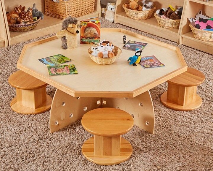 Gemütlicher Sechsecktisch und 4 Sitzstangen – 34082