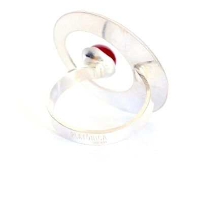 Anello con cerchio decorato con dettagli dei palazzi nasridi rossi