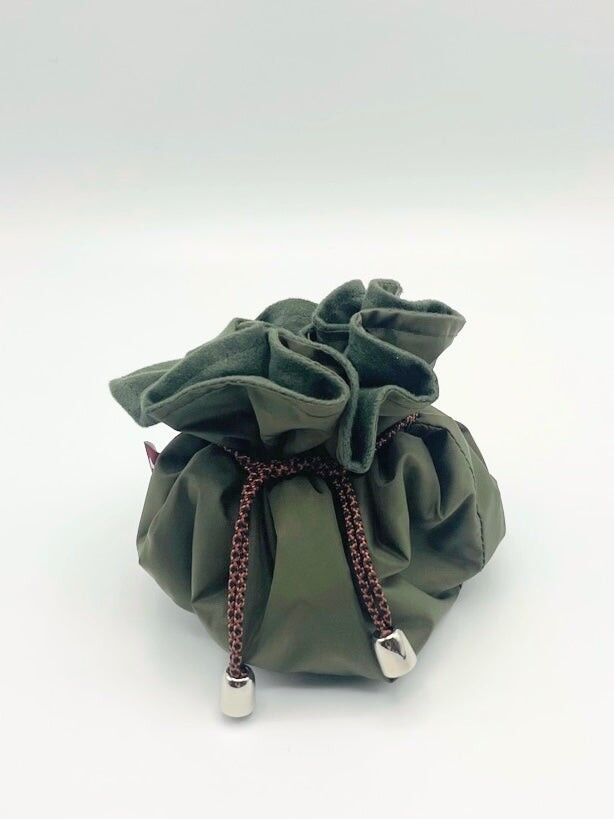 SCHMUCKTASCHE MIT KORDELZUG Khaki/Oliv
