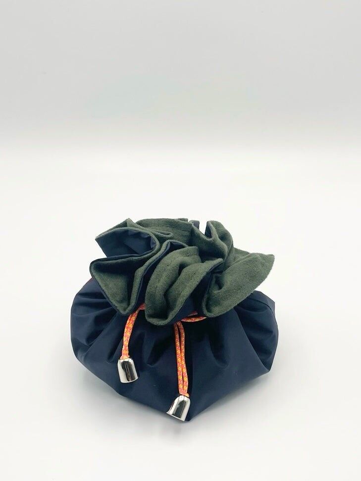 SCHMUCKTASCHE MIT KORDELZUG Marineblau/Oliv
