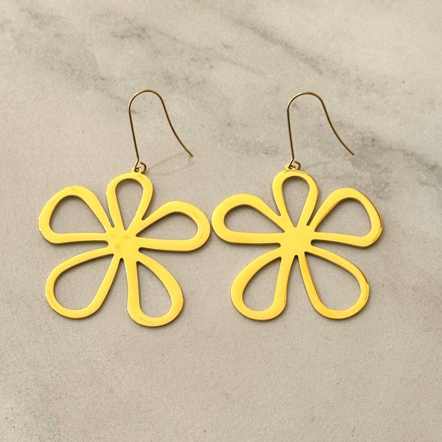 Große Blumenohrringe aus Edelstahl