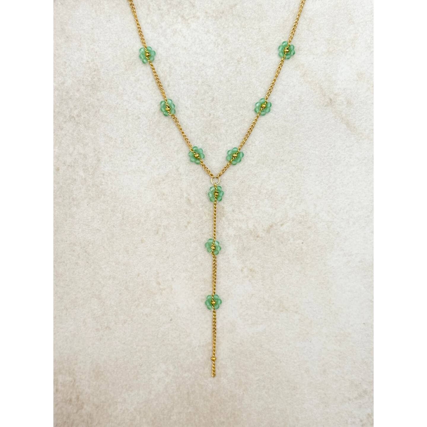 Collana estiva con fiori di perline verdi