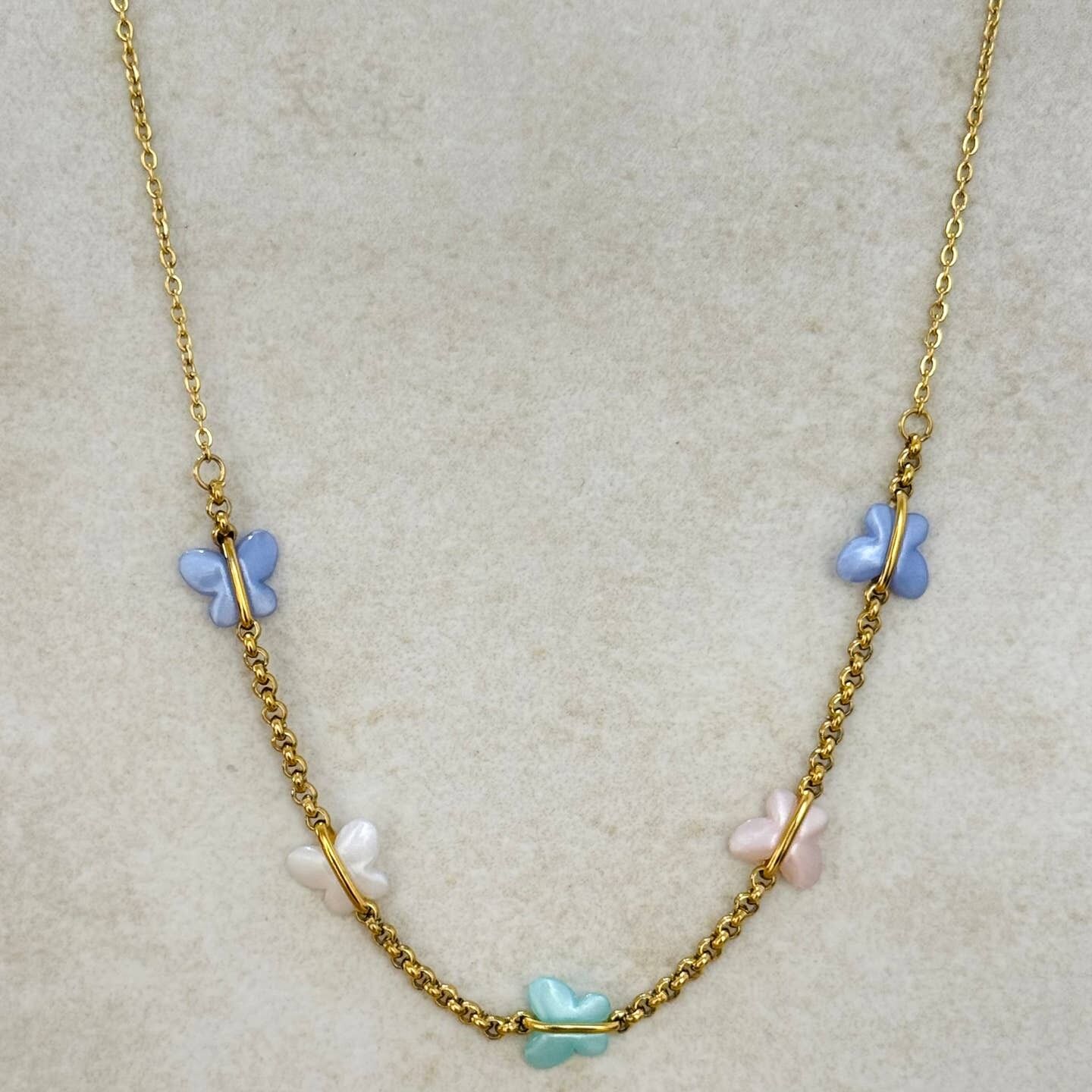 Collana estiva con farfalle