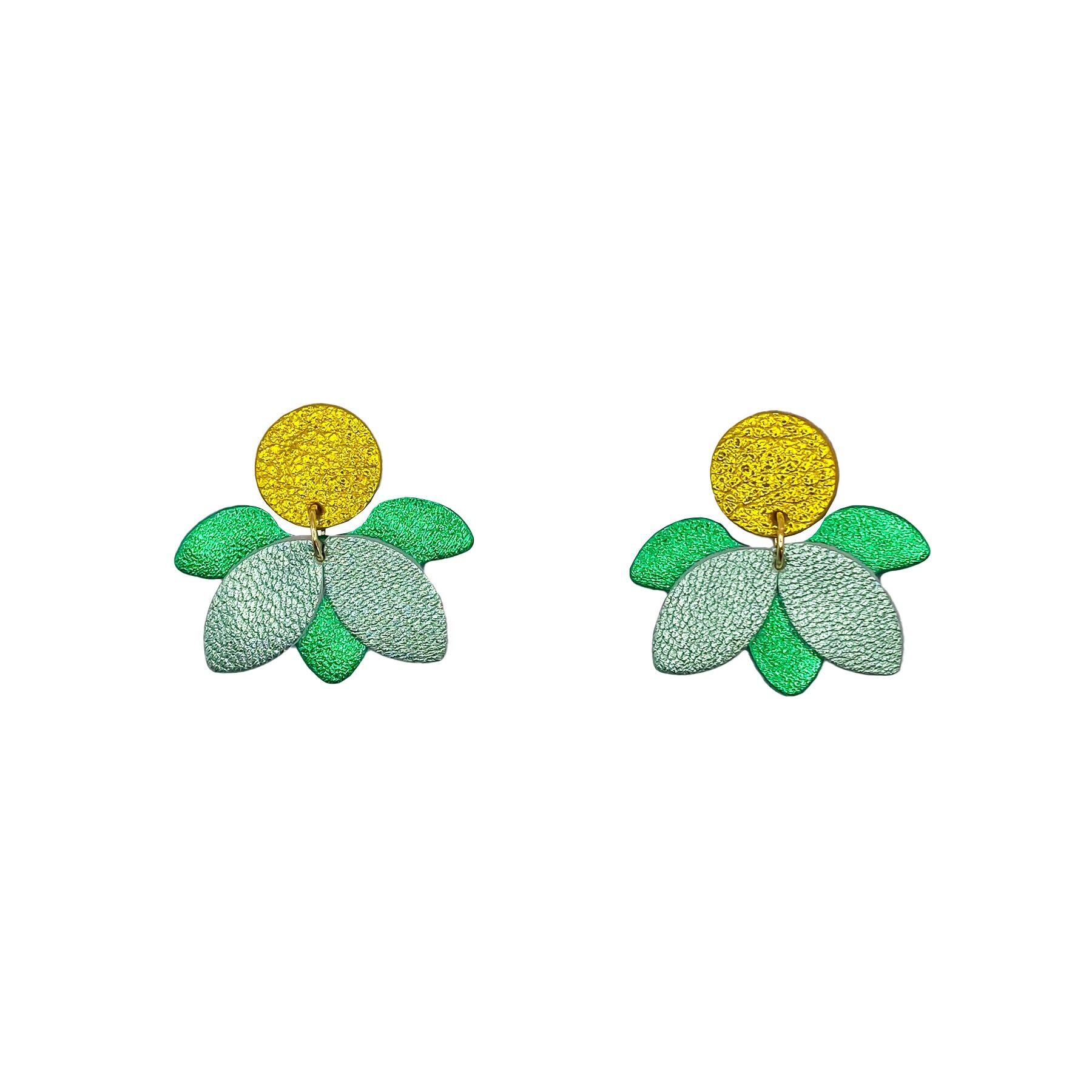 Pendientes de flores de cuero verde y amarillo