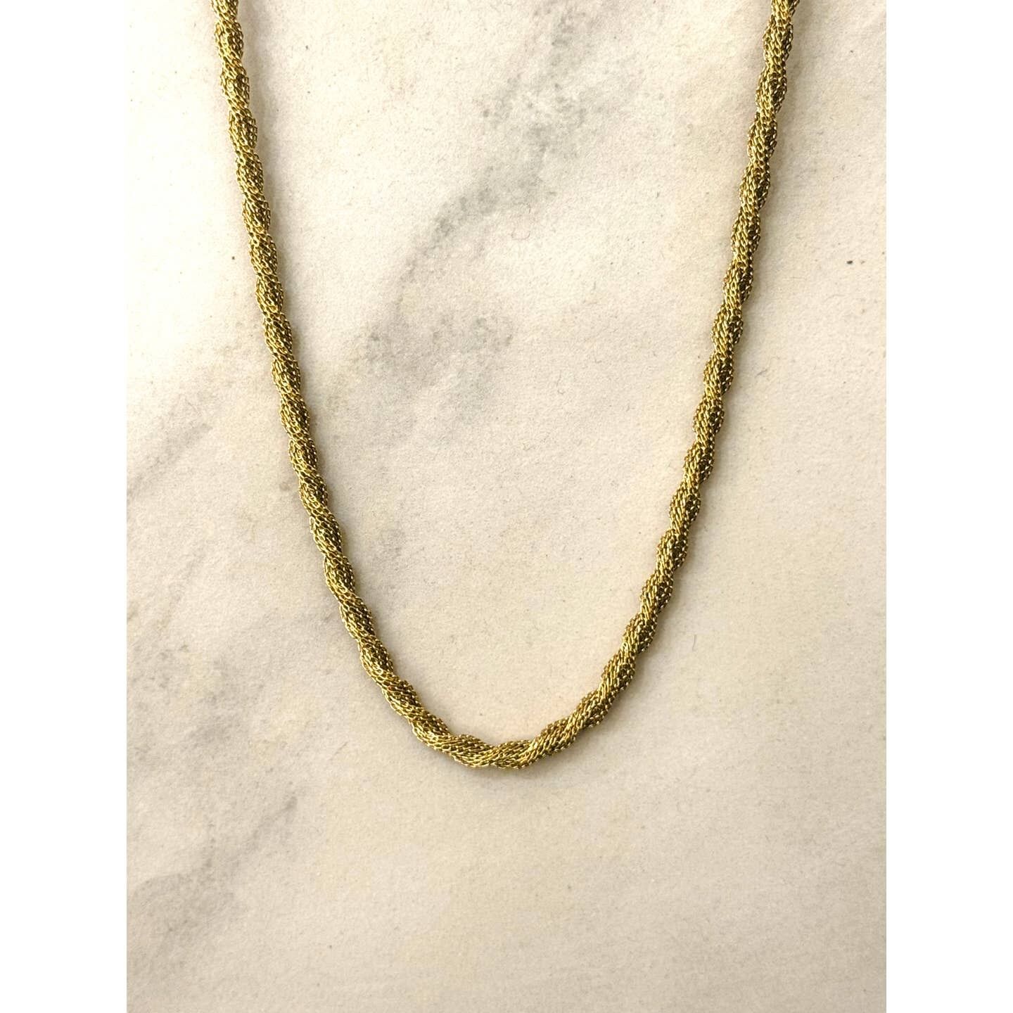 Collana a catena intrecciata