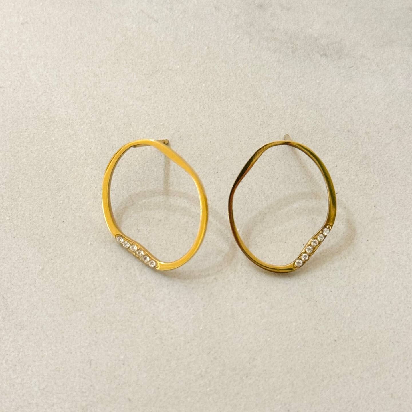 Orecchini a bottone irregolari in acciaio inossidabile