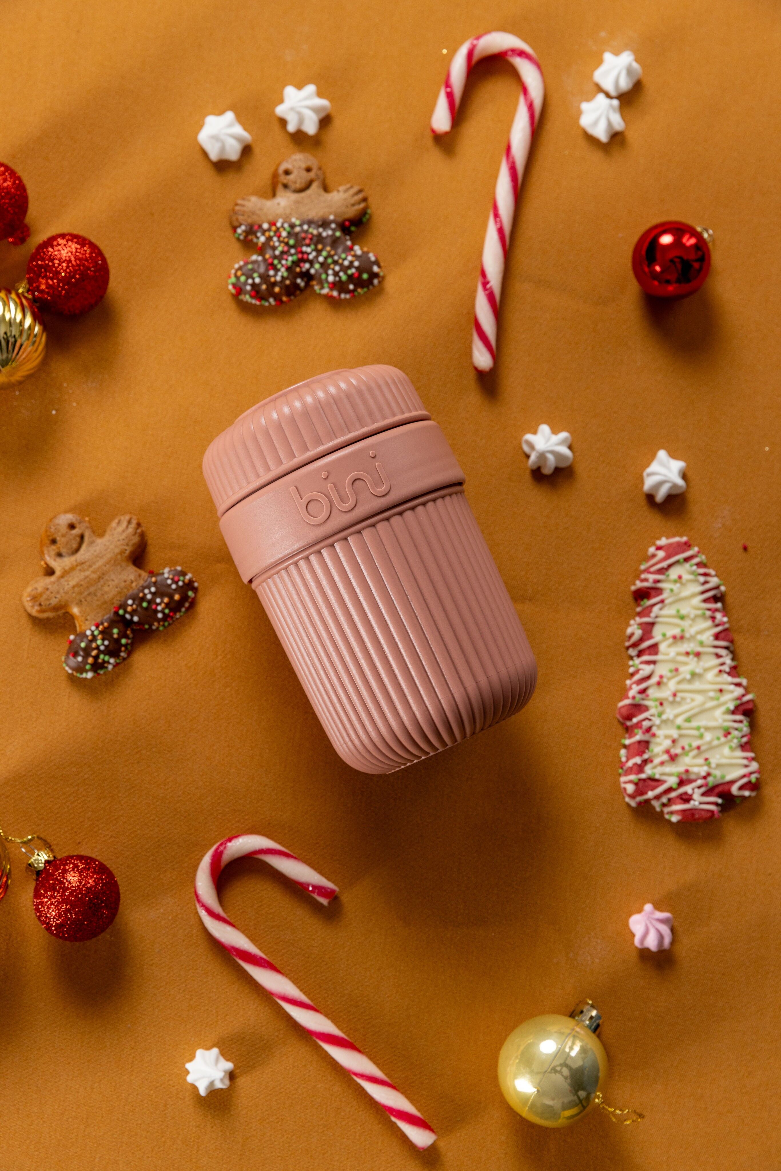 Taza Bini color rubor - reutilizable en material de origen biológico