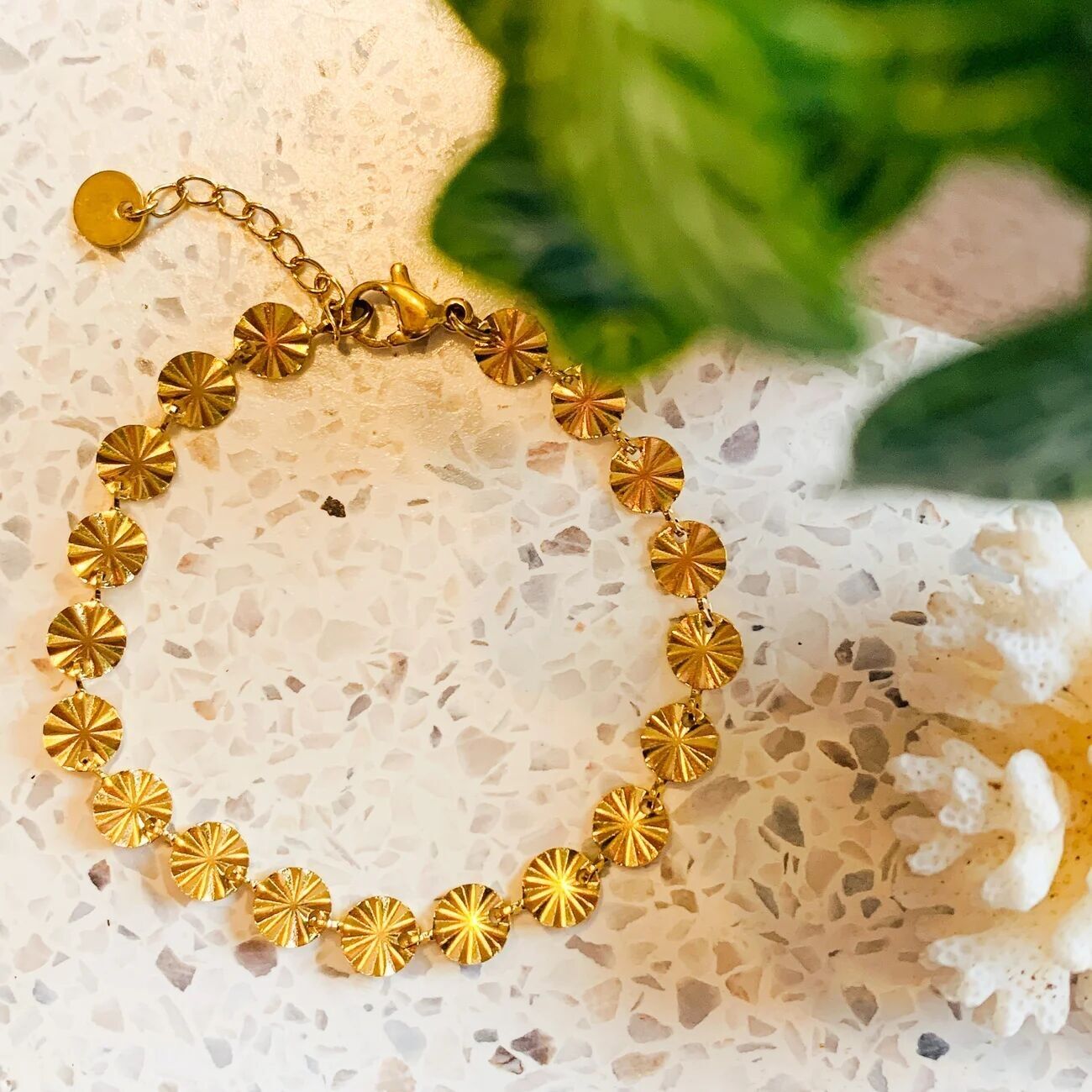 LUISÓN | Pulsera de disco estriado de acero inoxidable bañada en oro