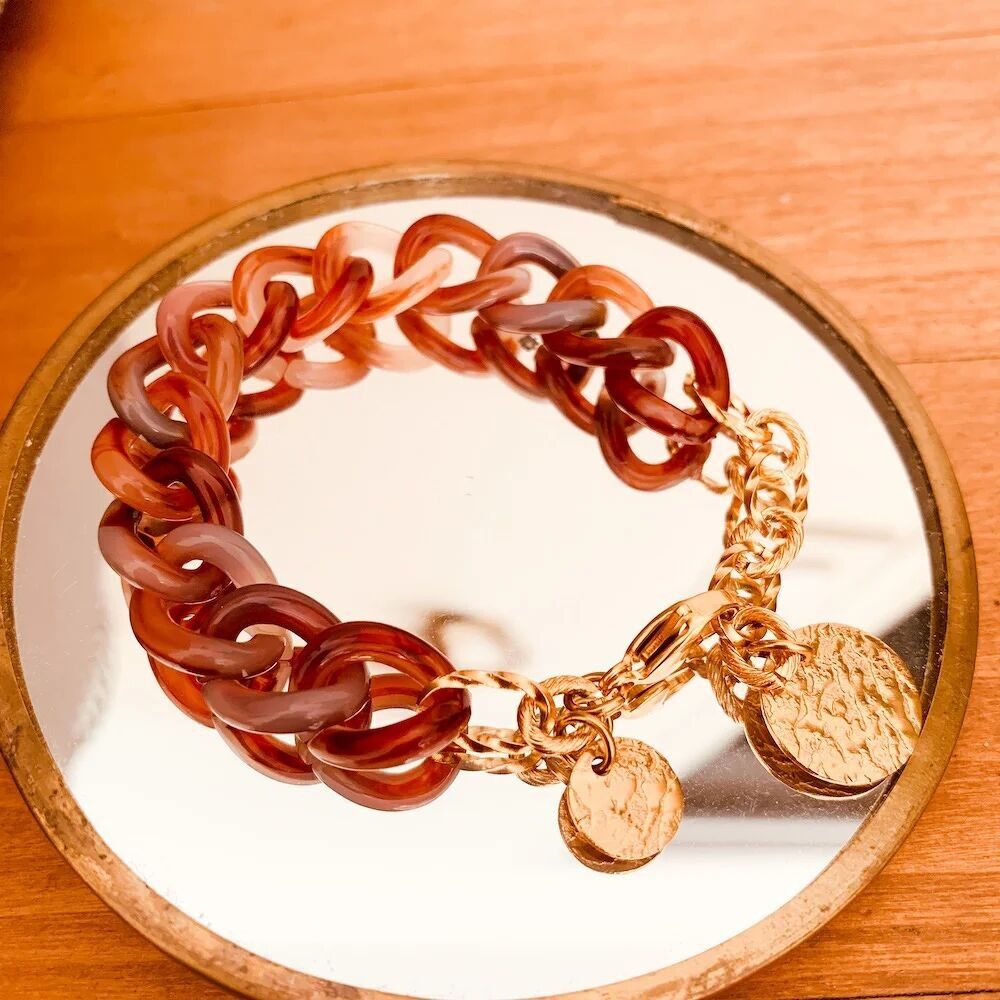 TONI | Pulsera grande de cadena de malla acrílica y acero inoxidable dorado.