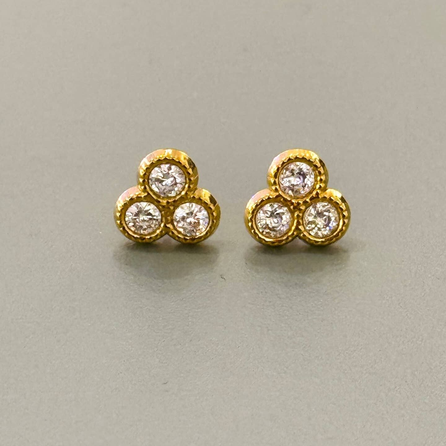 Mini Tridot Stud Earrings w White Zirconias