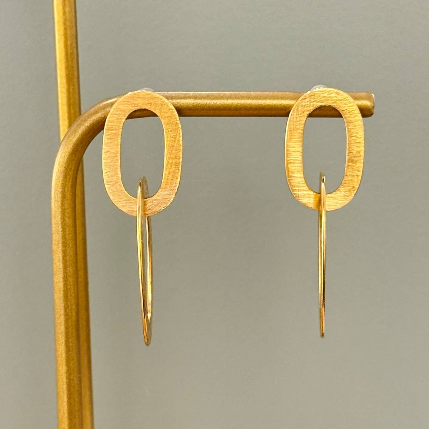 Carmen Ohrringe aus gebürstetem Gold