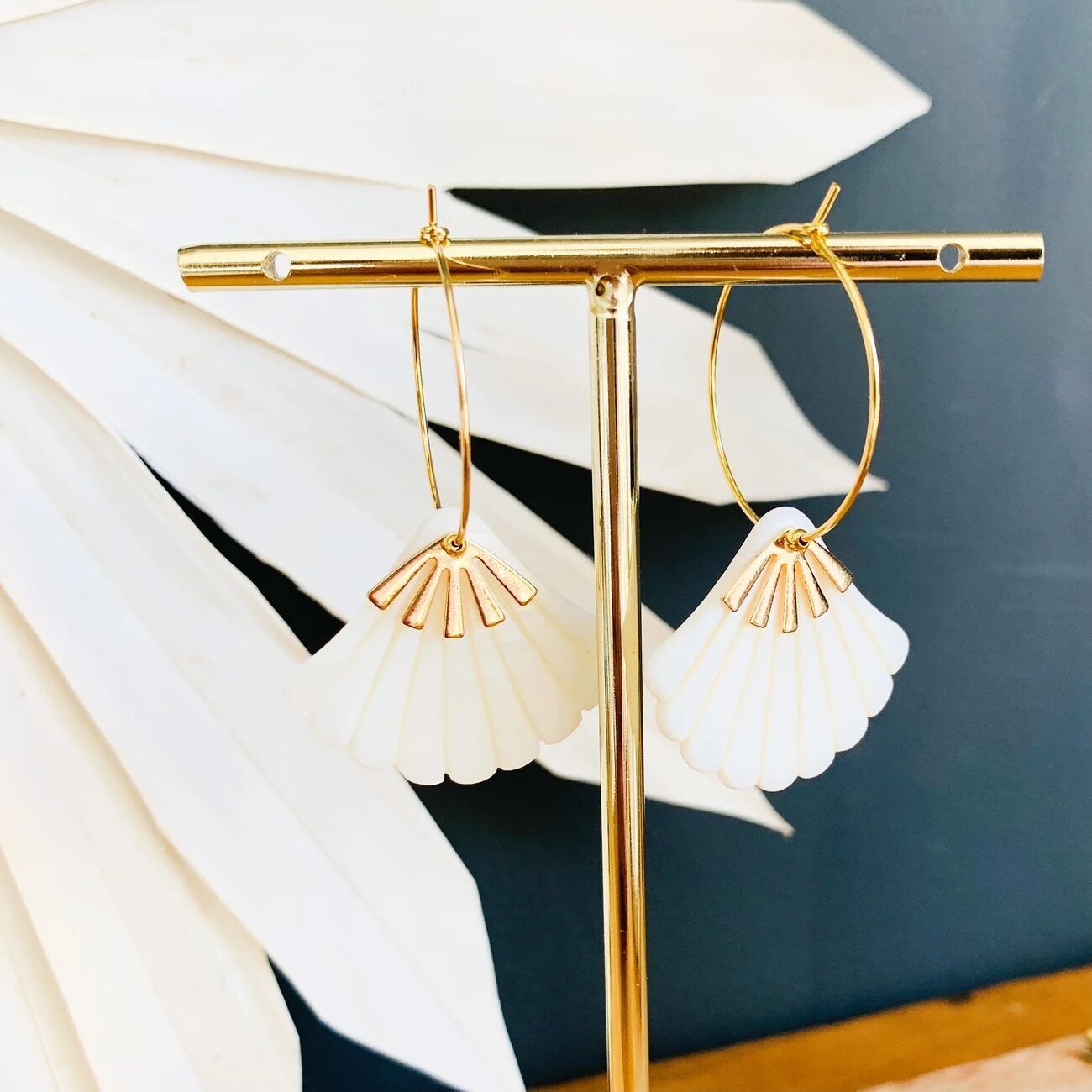 ALBERTINE | Orecchini a cerchio in acciaio inossidabile placcato oro e madreperla