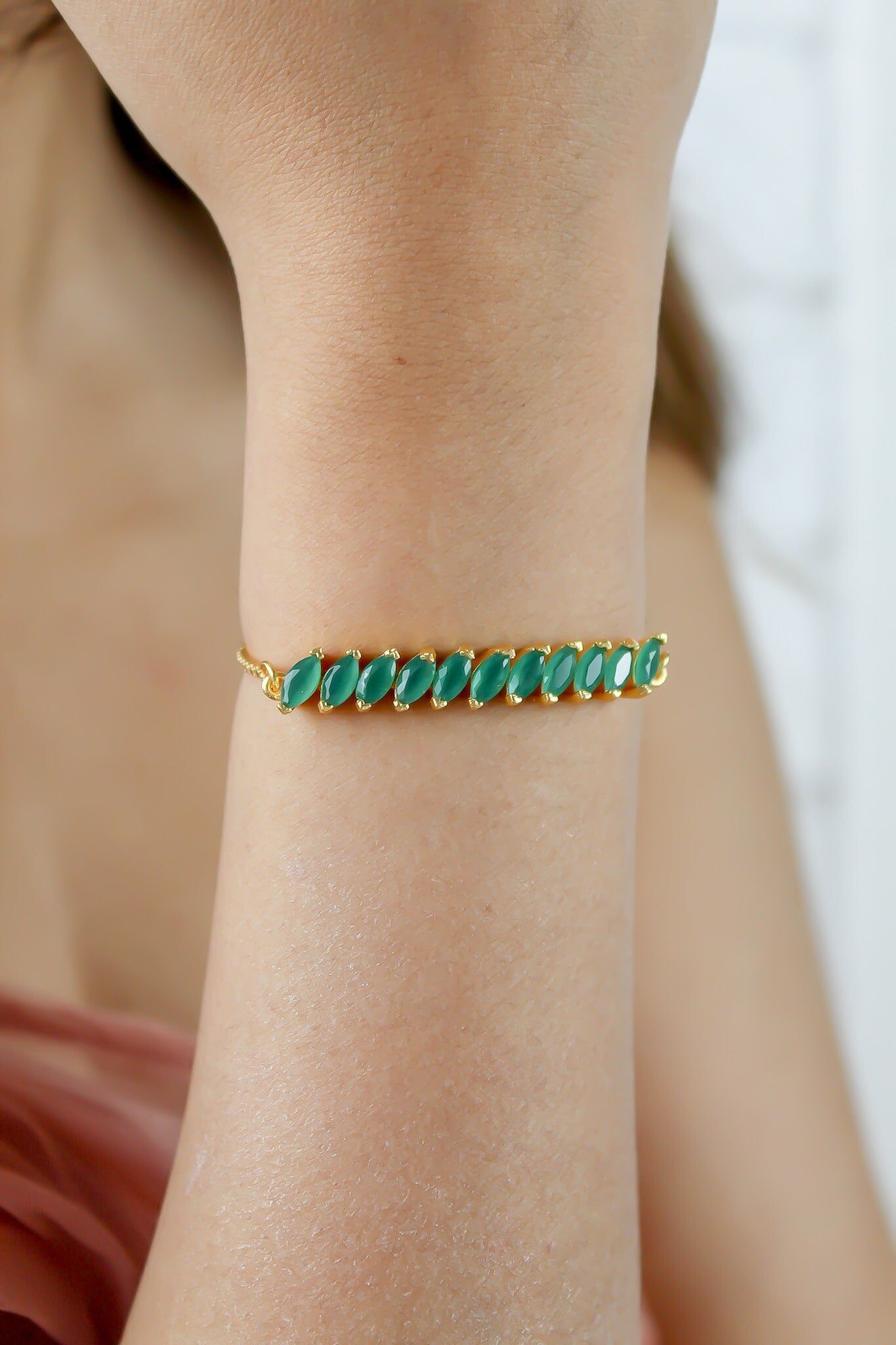 Armband mit Kristallspitzen