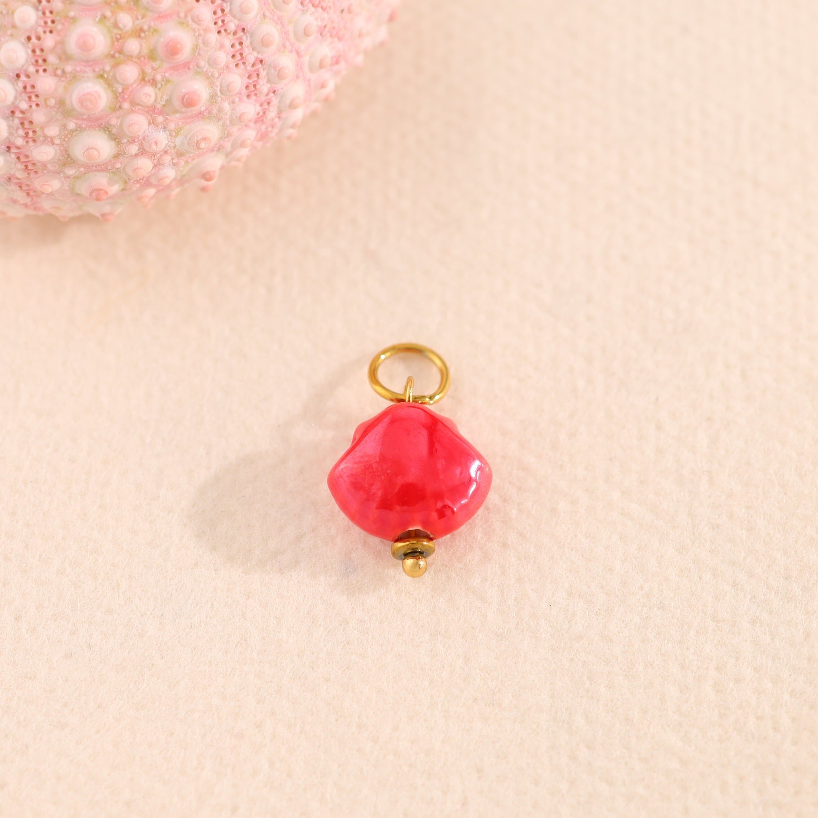 Set di 3 pendenti a forma di conchiglia in smalto oro rosso