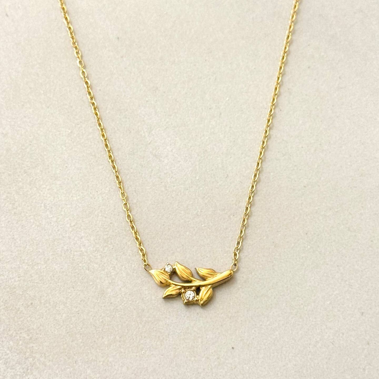 Leah Minimalistische Halskette mit Blumenmuster