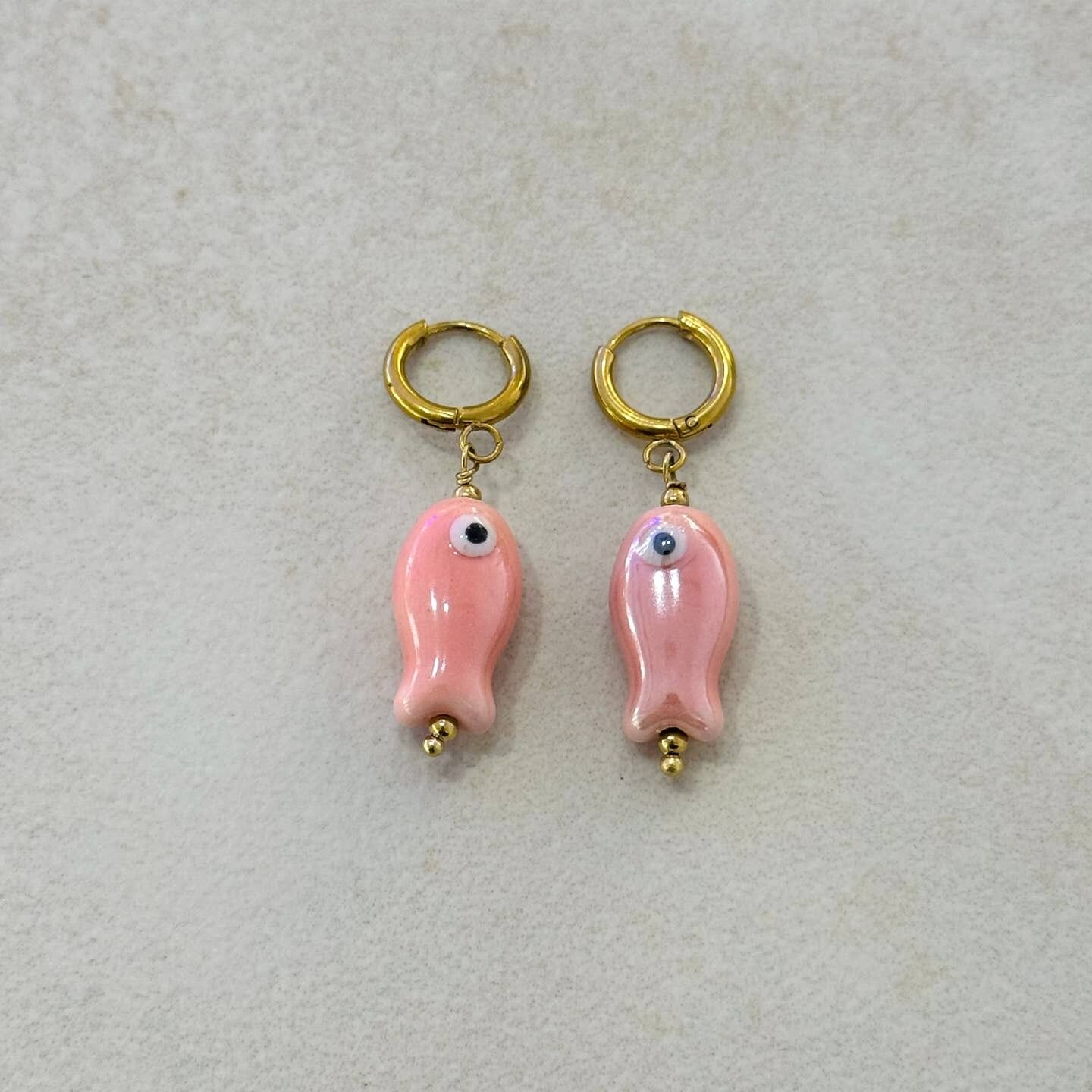 Mini-Fisch-Ohrringe aus Keramik