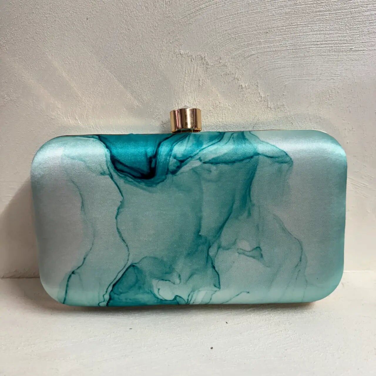 Wassergrüne Tasche mit Rauchdruck