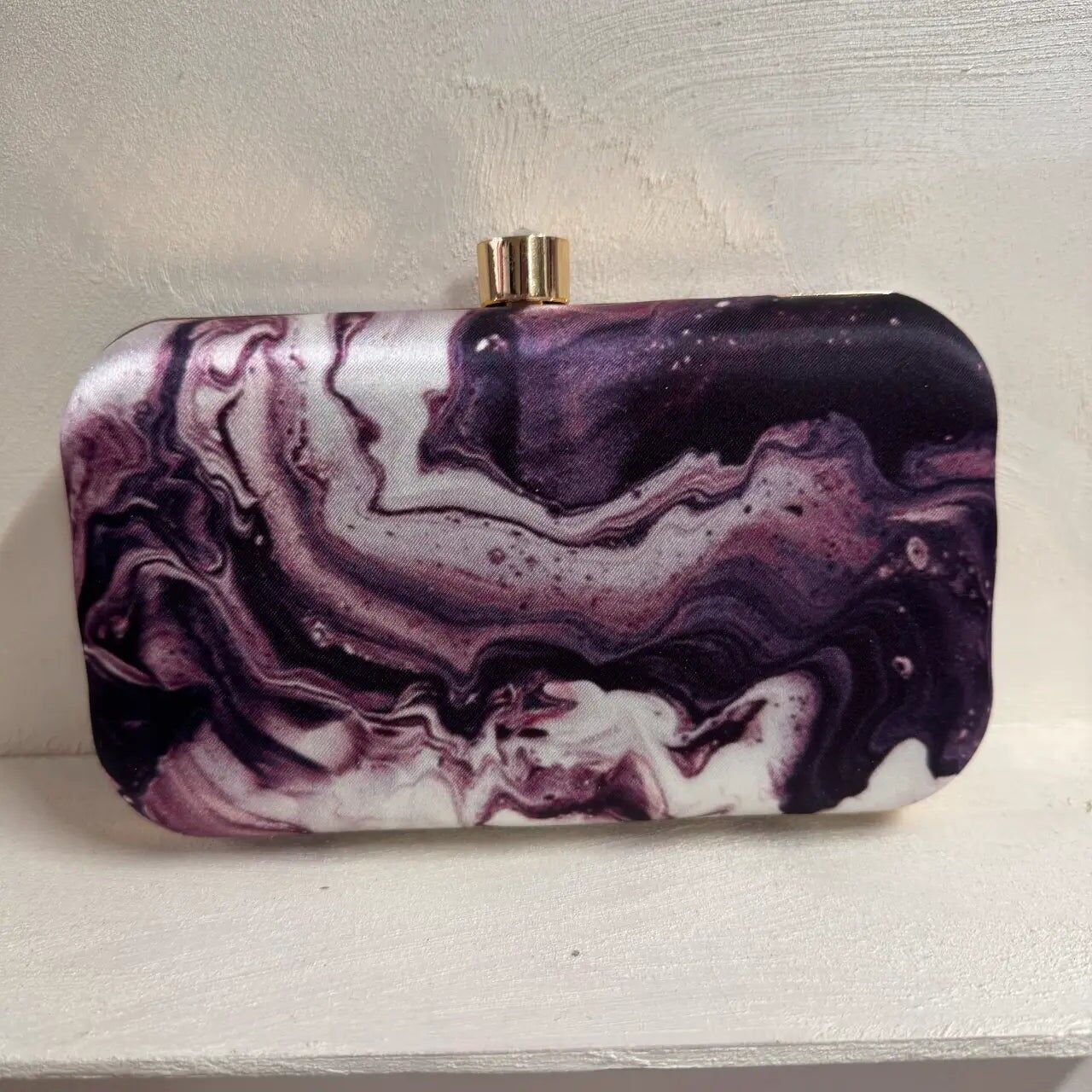 Lila Tasche mit Nebel-Print